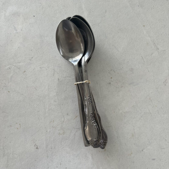 Set de tenedores y cucharas de metal cromado - Imagen 4